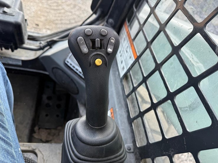 2023-bobcat-s740-image-19