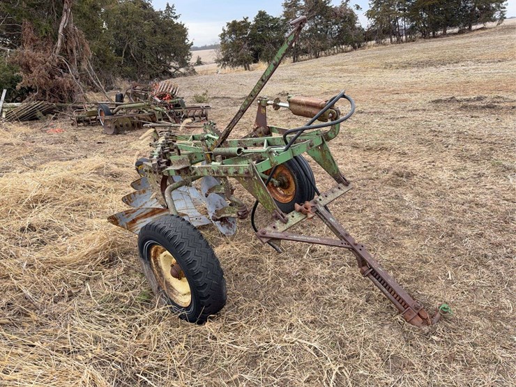 john-deere-pull-type-four-bottom-plow-image-6