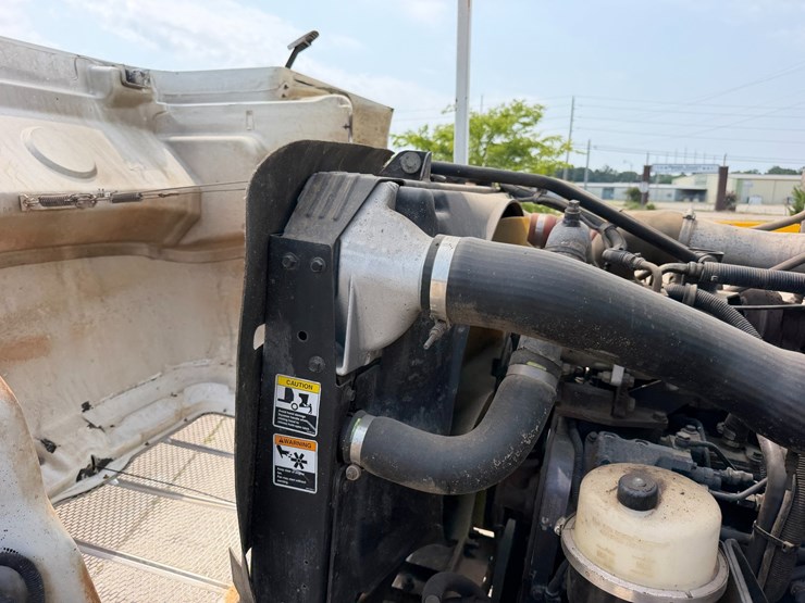 2007-peterbilt-335-image-78