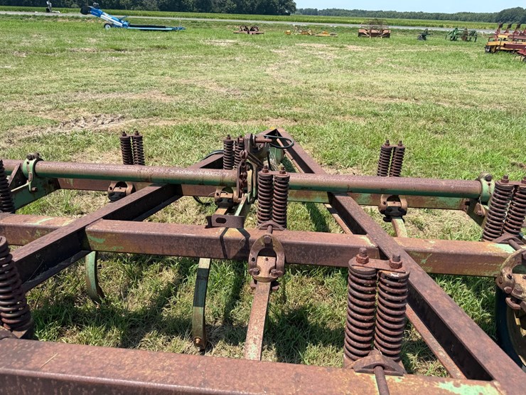 john-deere-100-image-14