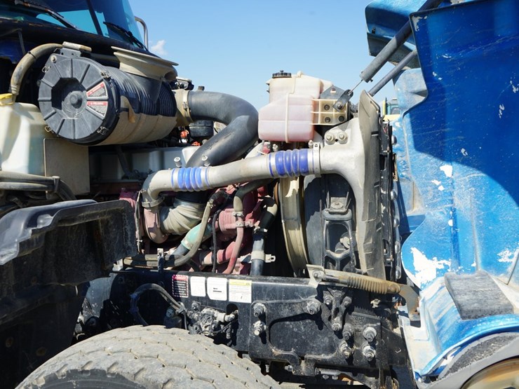 2014-mack-granite-gu713-image-21