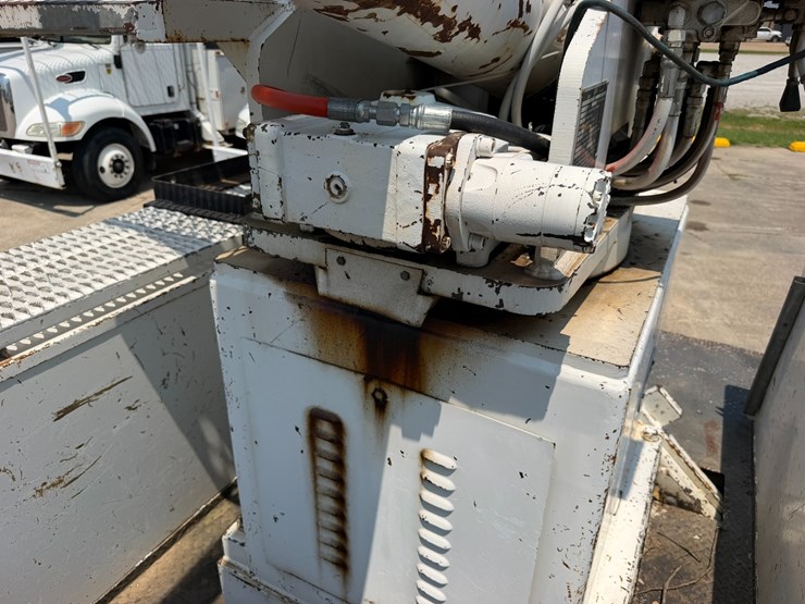 2007-peterbilt-335-image-52