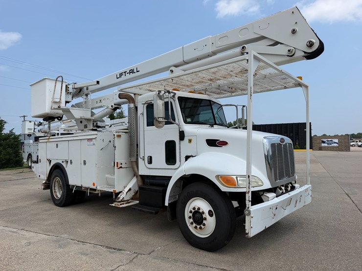 2007-peterbilt-335-image-2