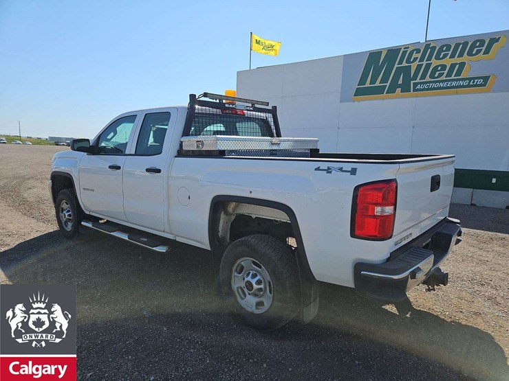 2015-gmc-sierra-2500hd-image-3