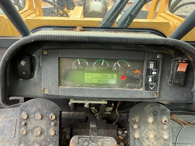 2018-deere-655k-image-24