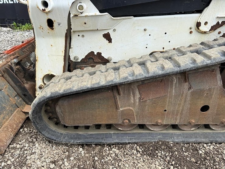 2012-bobcat-t750-image-17