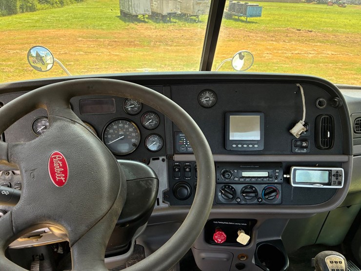 2014-peterbilt-386-image-9
