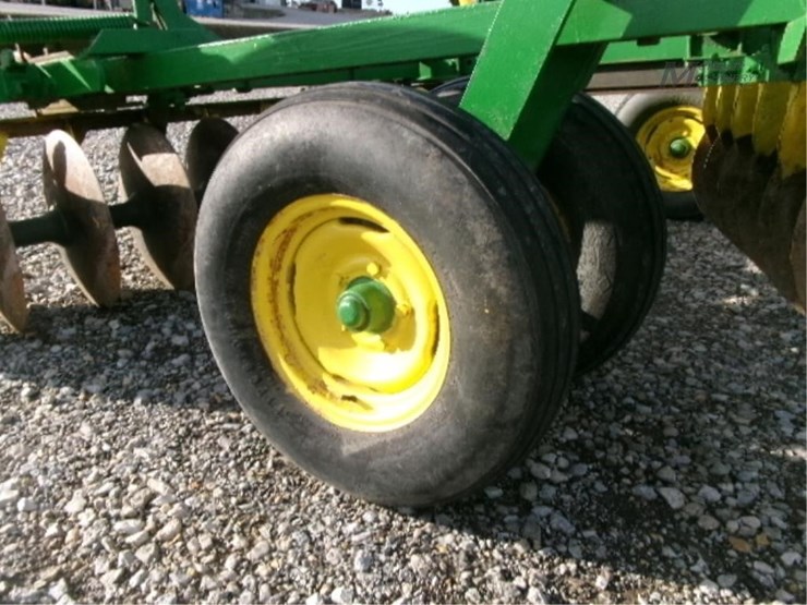 john-deere-bw-image-10