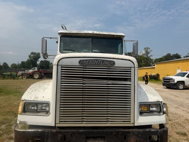 1990-freightliner-fld120-image-37