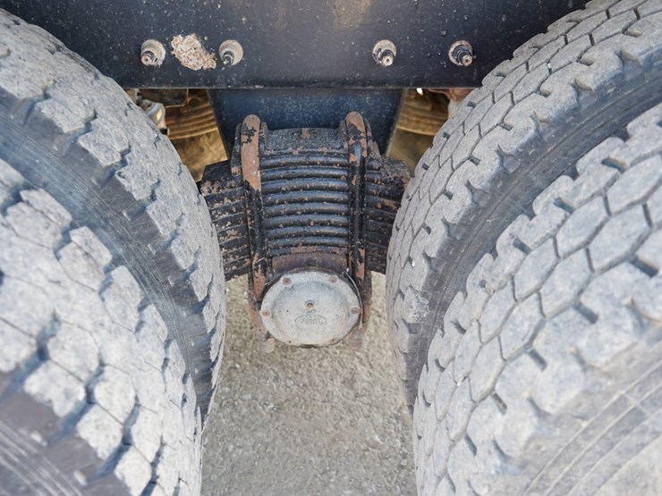 2014-mack-granite-gu713-image-32