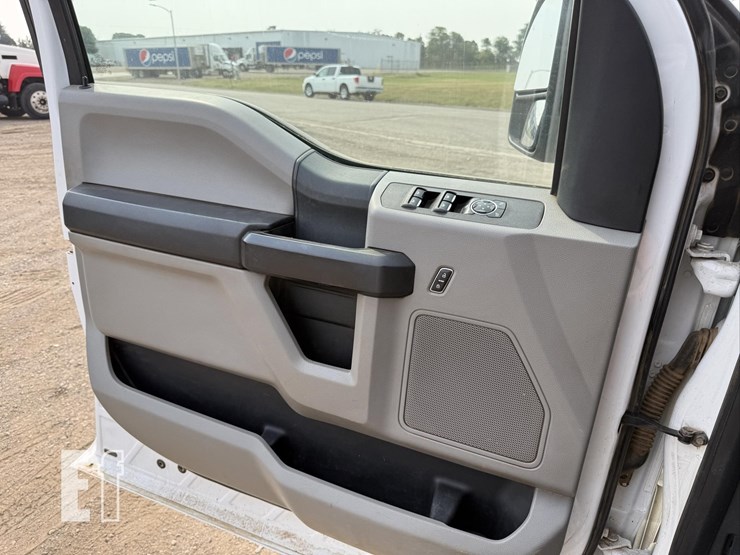 2017-ford-f550-xl-image-27