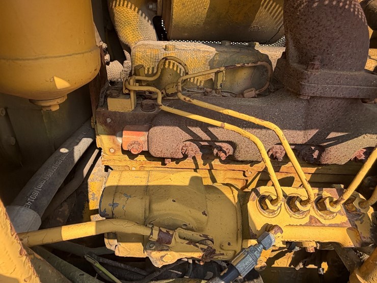 1985-caterpillar-d4e-image-55