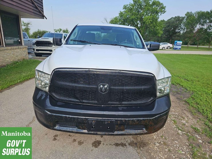 2015-dodge-1500-image-3