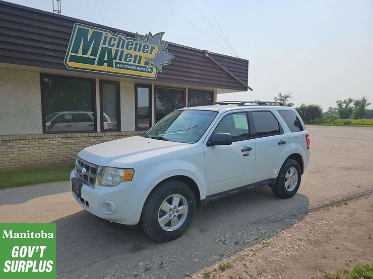 2011-ford-escape-image-1
