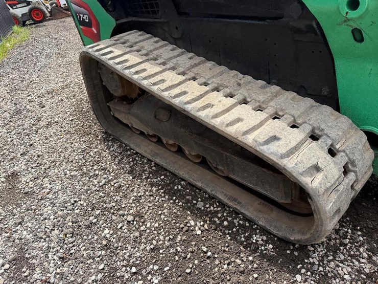 2017-bobcat-t740-image-12