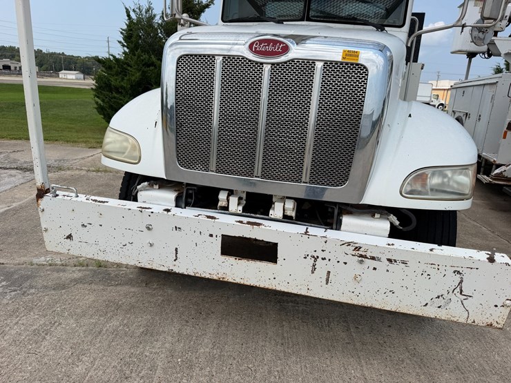 2007-peterbilt-335-image-15