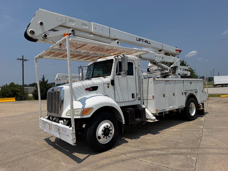 2007-peterbilt-335-image-1