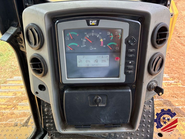 2015-caterpillar-d6t-lgp-image-90