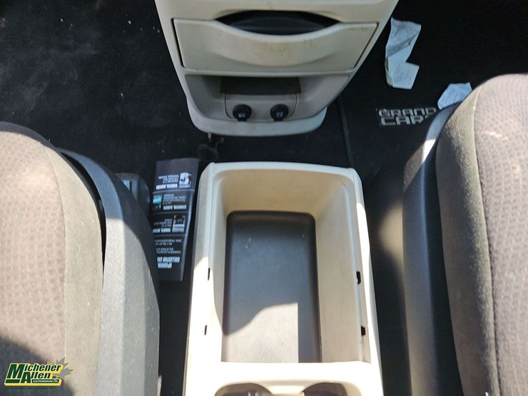 2011-dodge-grand-caravan-se-image-24
