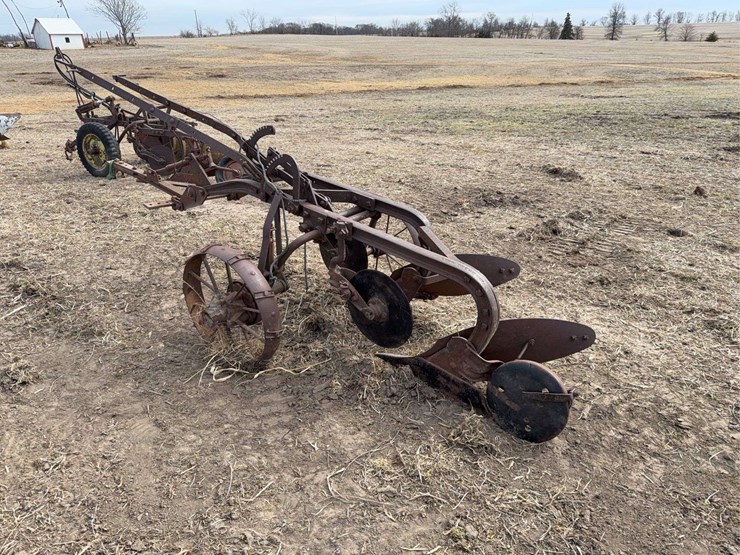 john-deere-two-bottom-plow-image-3