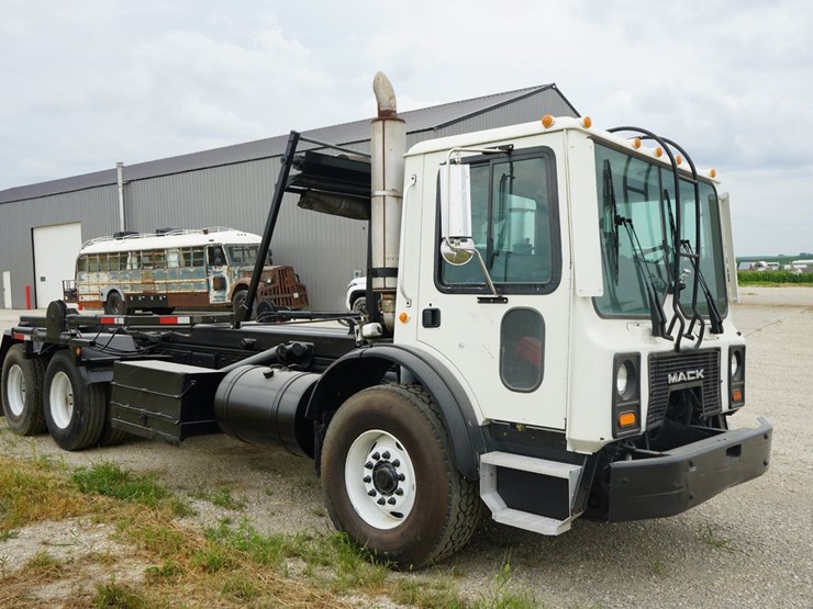 2005-mack-mr688s-image-3