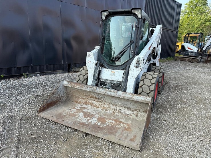 2023-bobcat-s740-image-8