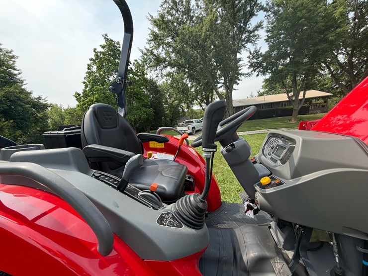 2024-massey-ferguson-1835m-image-14