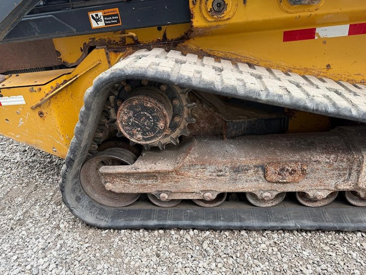 2020-deere-331g-image-13
