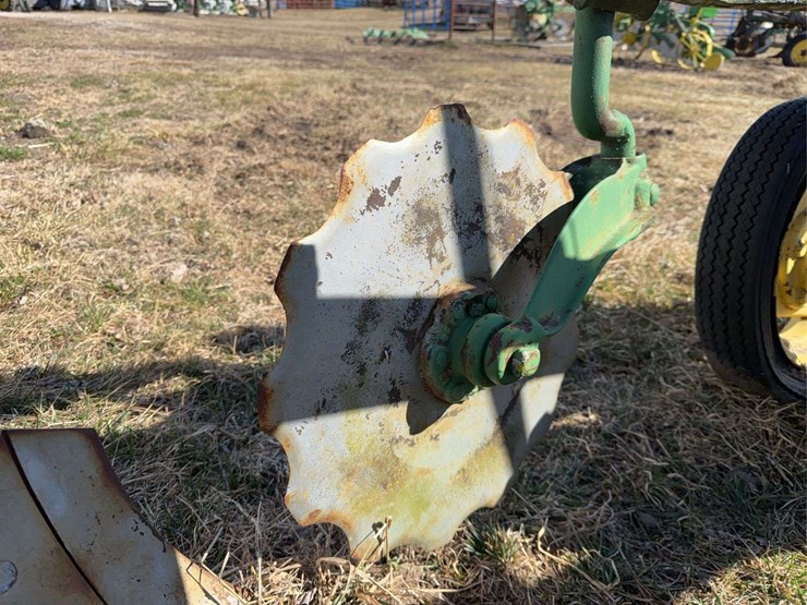 john-deere-three-point-three-bottom-plow-image-14