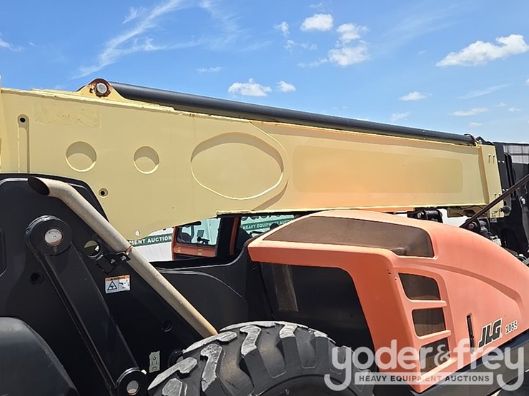 2018-jlg-1055-image-32