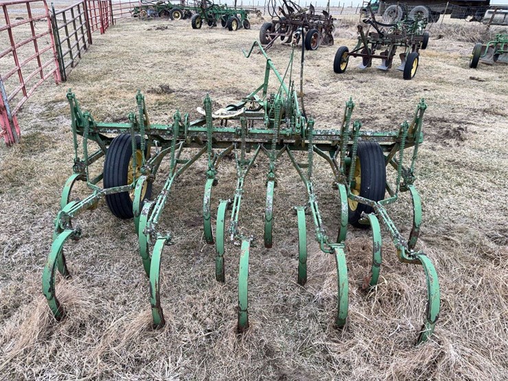 john-deere-chisel-plow-image-3