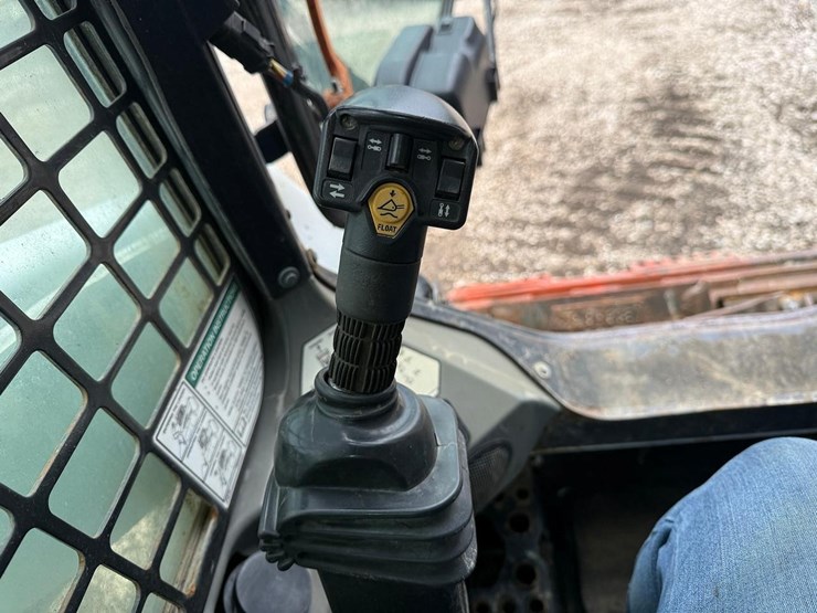2012-bobcat-t750-image-27