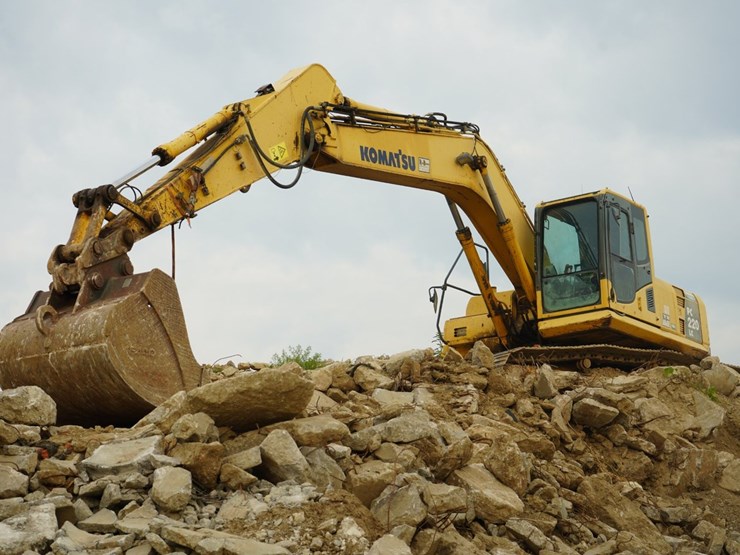 2006-komatsu-pc220-lc-8-image-1