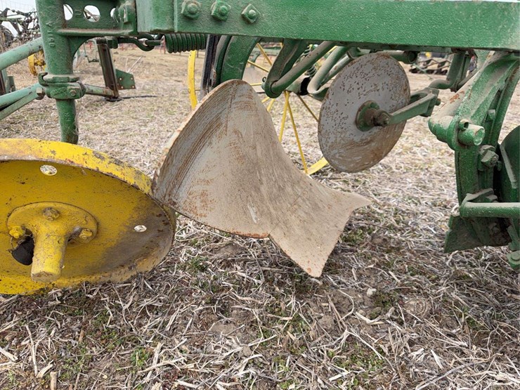 john-deere-two-bottom-plow-image-11