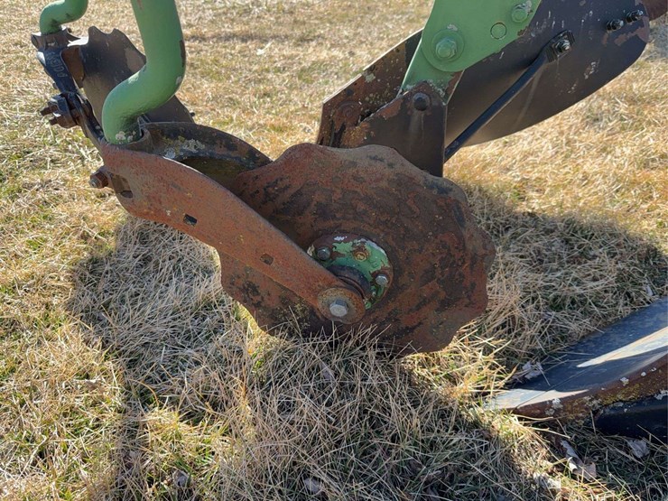 john-deere-three-point-three-bottom-plow-image-21