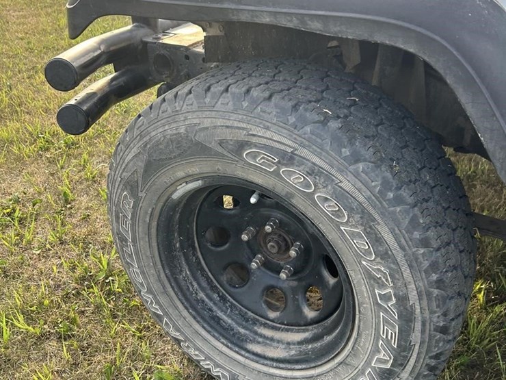 1993-jeep-wrangler-image-10