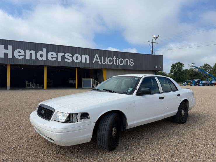 #36418-•-2011-ford-crown-victoria-image-1