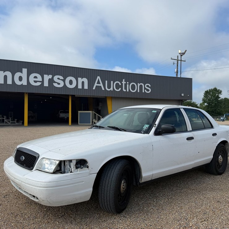 #36418 • 2011 FORD CROWN VICTORIA