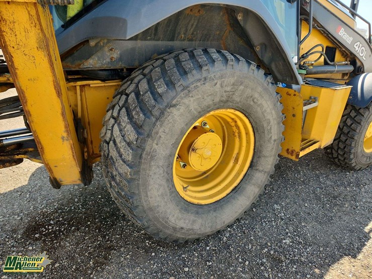 deere-410l-image-28