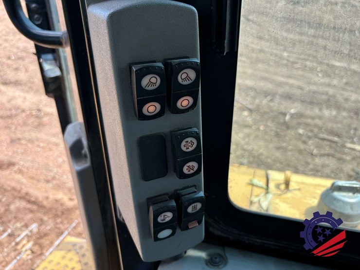 2015-caterpillar-d6t-lgp-image-96