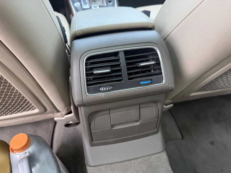 2012-audi-q5-image-23