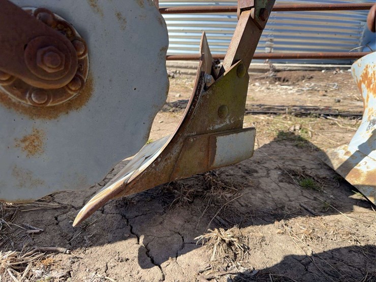 john-deere-no.-55-a-b-h-pull-type-three-bottom-plow-image-19