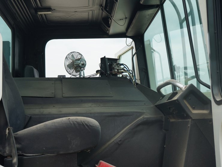 2005-mack-mr688s-image-19