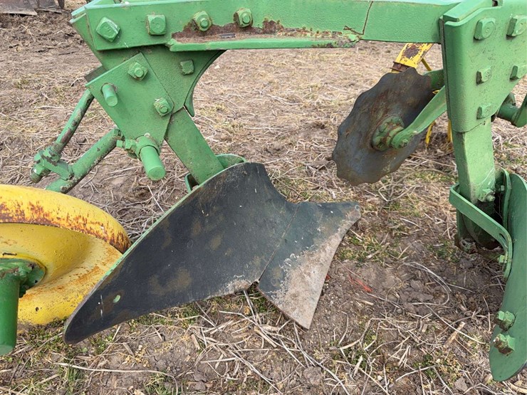 john-deere-pull-type-two-bottom-plow-image-14