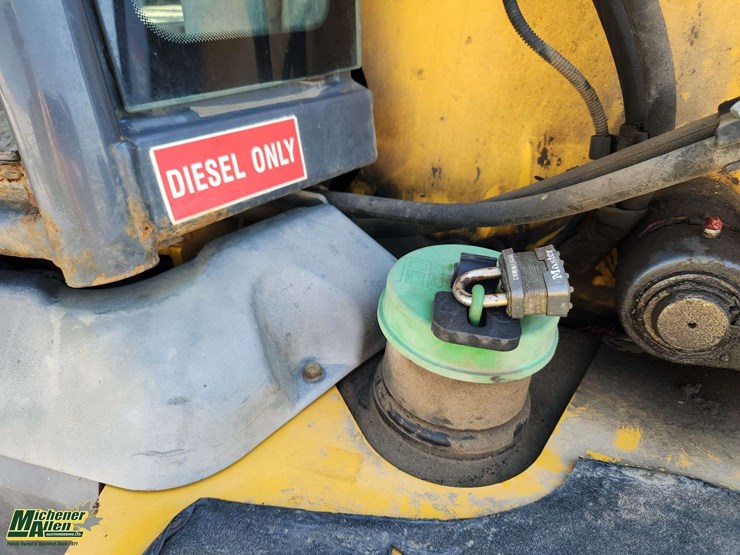 deere-410l-image-38