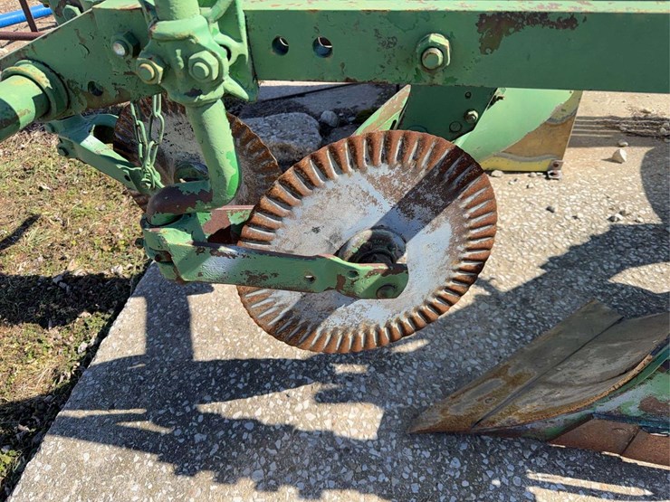 john-deere-three-point-two-bottom-plow-image-10