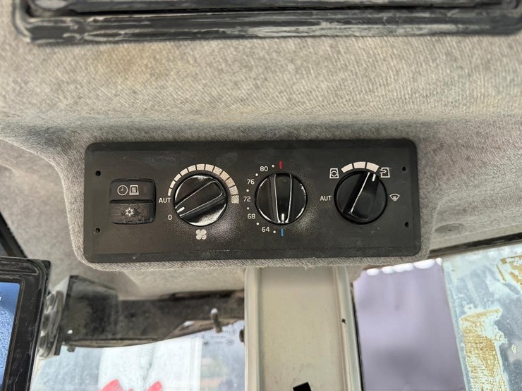 2017-volvo-l60h-image-28