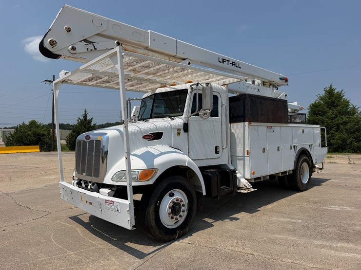 2007-peterbilt-335-image-1