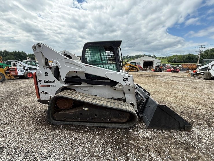 2012-bobcat-t870-image-5