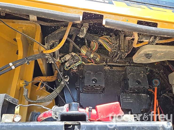 2020-caterpillar-d6k2-lgp-image-35